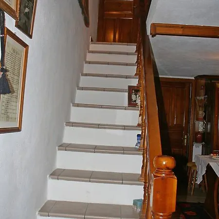 Katoikia Me Ta Pitharia