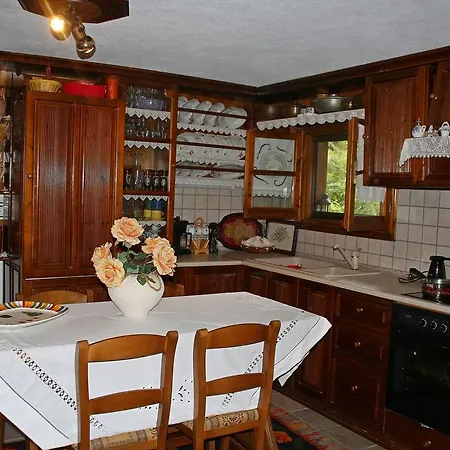 Holiday home Katoikia Me Ta Pitharia *