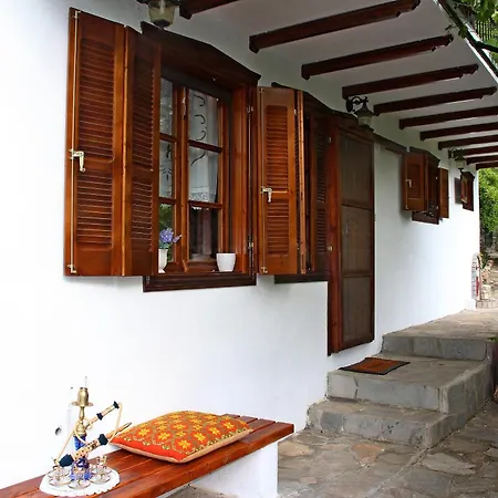 Holiday home Katoikia Me Ta Pitharia