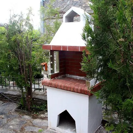 Katoikia Me Ta Pitharia Prínos