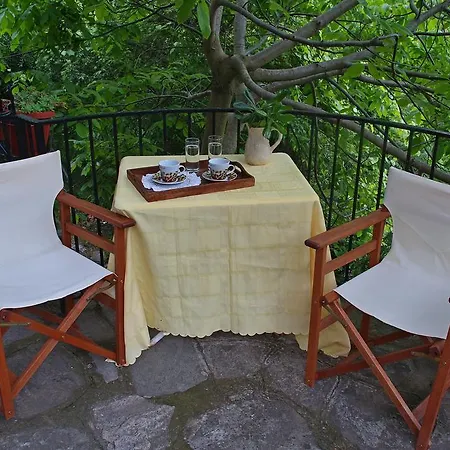 Katoikia Me Ta Pitharia