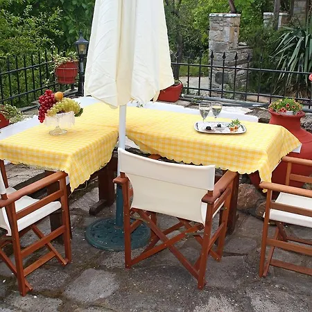 Holiday home Katoikia Me Ta Pitharia