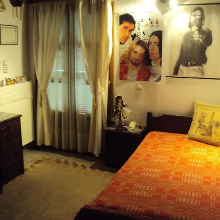 Katoikia Me Ta Pitharia Prínos