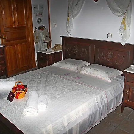 Katoikia Me Ta Pitharia * Prínos