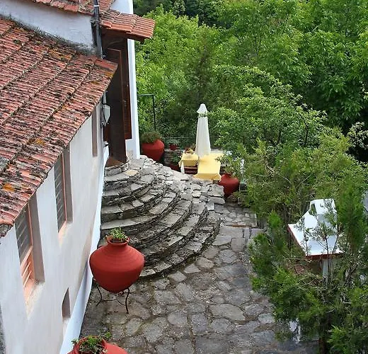 Katoikia Me Ta Pitharia