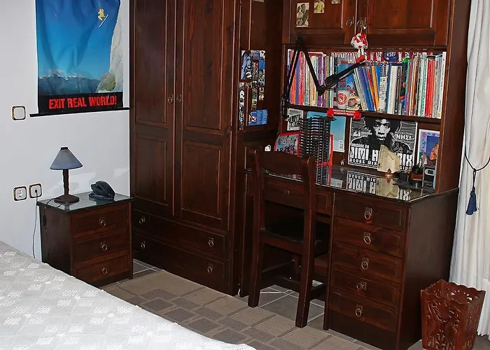 Katoikia Me Ta Pitharia Prínos