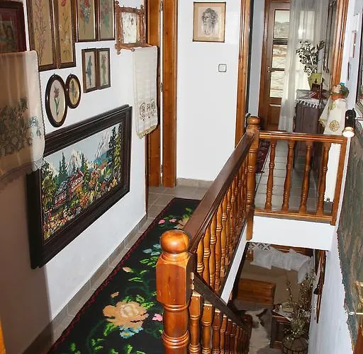 Katoikia Me Ta Pitharia Prínos