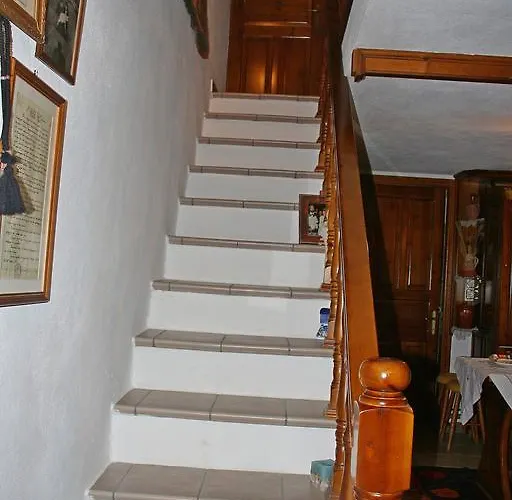 Katoikia Me Ta Pitharia