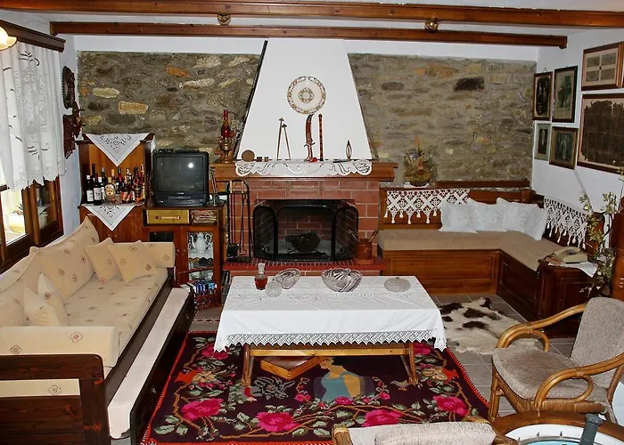 Katoikia Me Ta Pitharia Prínos