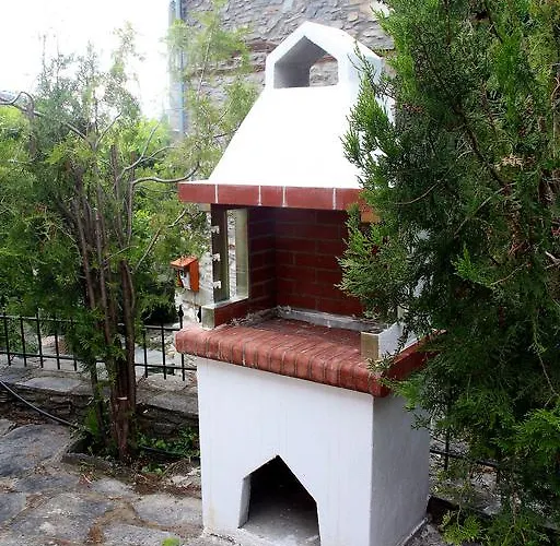 Katoikia Me Ta Pitharia Prínos