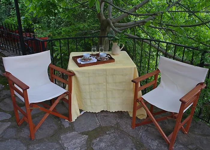 Katoikia Me Ta Pitharia