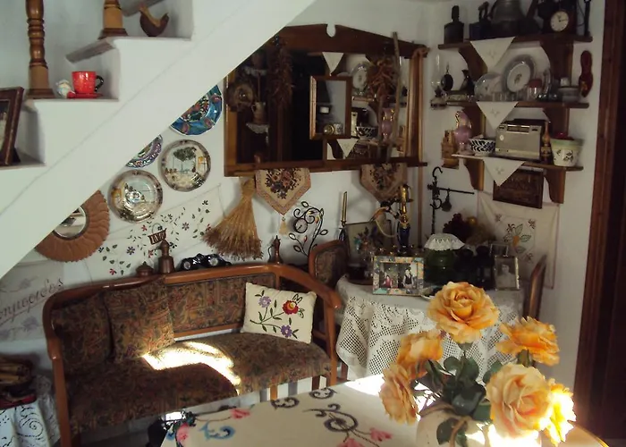 Katoikia Me Ta Pitharia Prínos