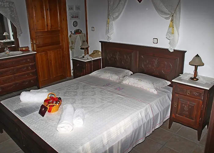 Katoikia Me Ta Pitharia * Prínos